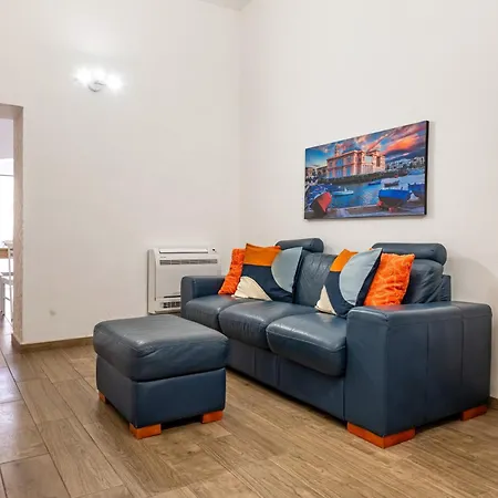 Modern Stone In The Heart Of Apartman Bari