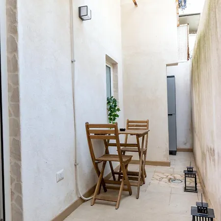 Modern Stone In The Heart Of Apartmán Bari