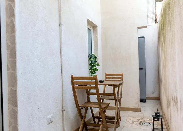 Modern Stone In The Heart Of Apartamento Bari